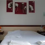 Riviera Hotel 2*