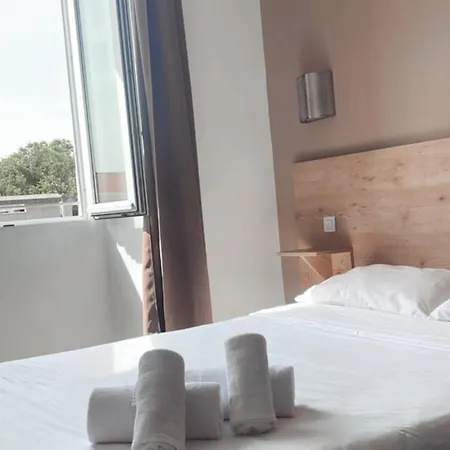 Ξενοδοχείο Riviera 2*