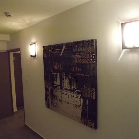 Ξενοδοχείο Riviera 2*