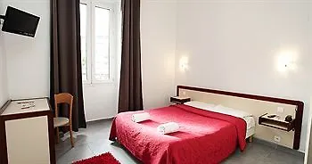 Ξενοδοχείο Riviera 2*