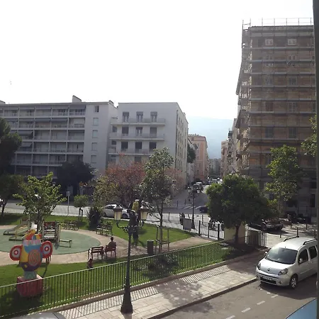 Ξενοδοχείο Riviera 2*