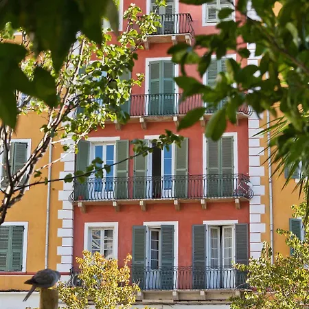 Ξενοδοχείο Riviera 2*