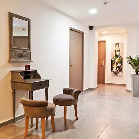 Riviera Hotel 2*